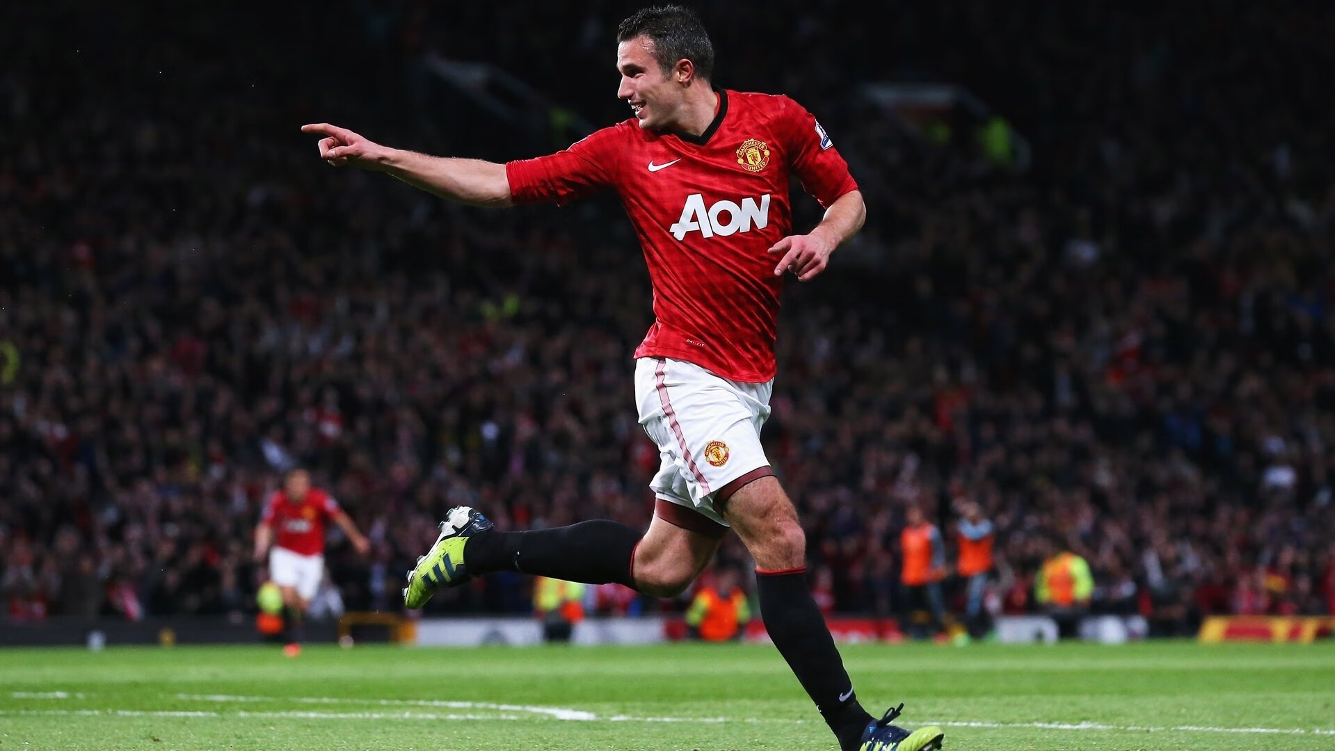 五大联赛至中层球队如何通过定位球机会差距缩窄，五大联赛的球场一样大吗