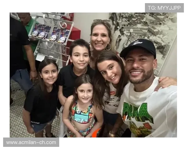 内马尔被拍到参加宗教仪式,信仰话题受关注 内马尔被拍到参加宗教仪式,信仰话题受关注