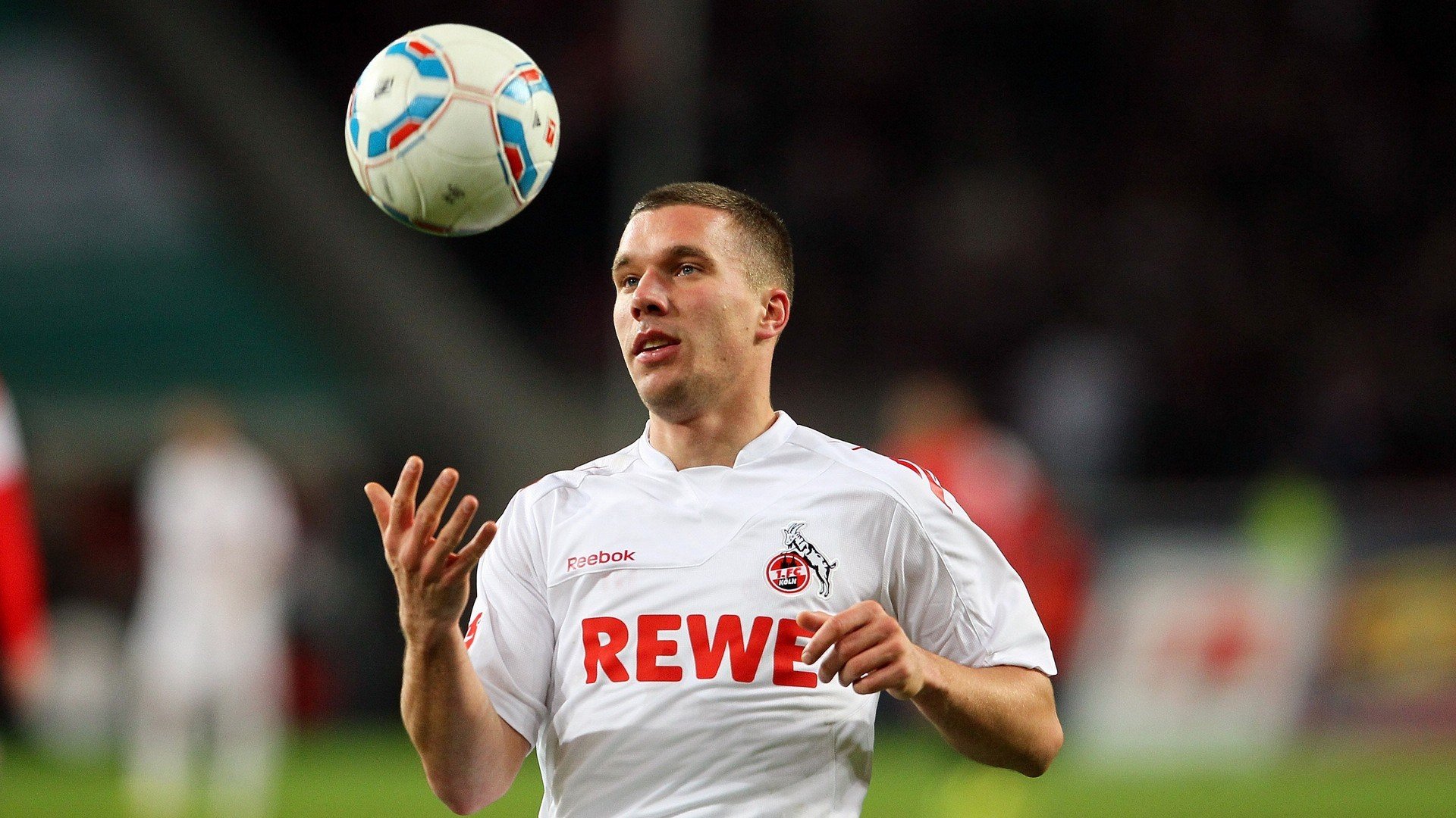 “体育志愿者服务马拉松” 连续服务多个赛事考验毅力